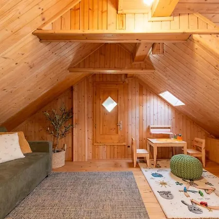 1912 * Trenčianske Teplice